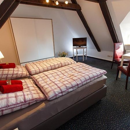 Pension Altes Burghotel Neustadt-Glewe Buitenkant foto