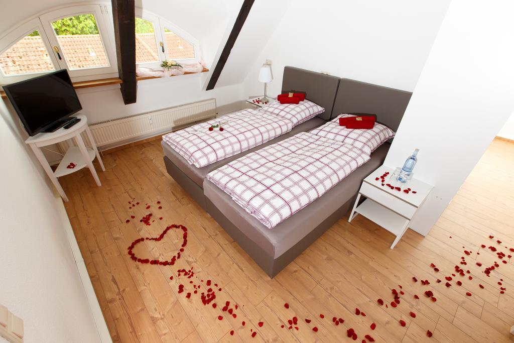 Pension Altes Burghotel Neustadt-Glewe Buitenkant foto